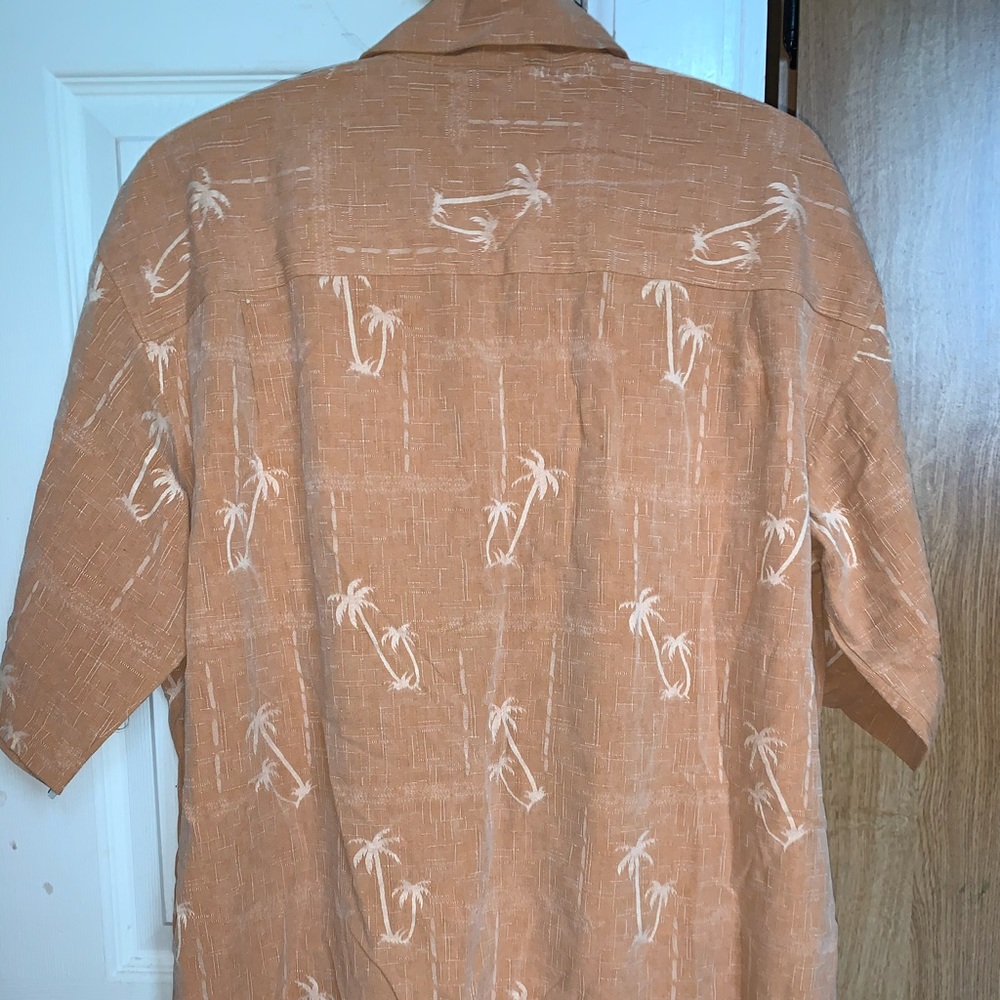 Button down - Picture 2 of 3